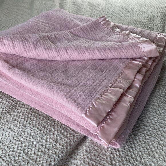 VTG Pink Acrylic Blanket Satin Trim Waffle Weave 66x88 Twin Size USA Excellent - Picture 12 of 12